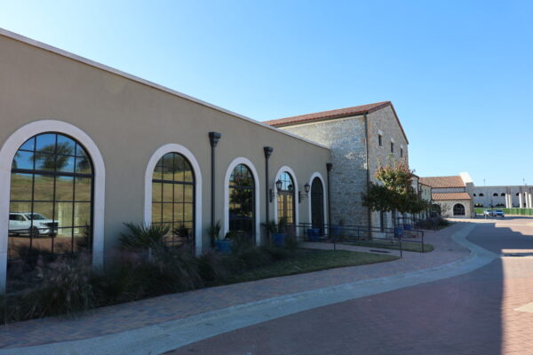 813578653-entrada-westlake-restaurant-a