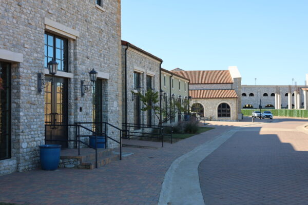 813578661-entrada-westlake-restaurant-b