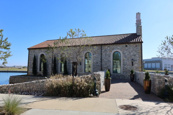 813578665-entrada-westlake-chapel